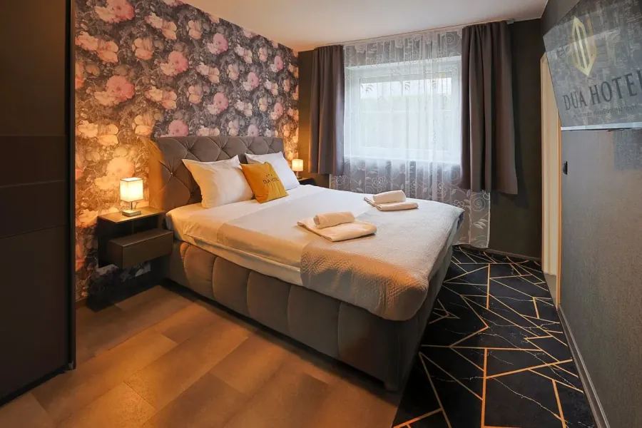 Zimmer im Dua Hotel — im selben Haus wie das Duo Café